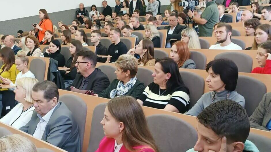 cee0cd8c-9dc4-45d5-9f2f-1b88837c659f-940x788-1-940x705